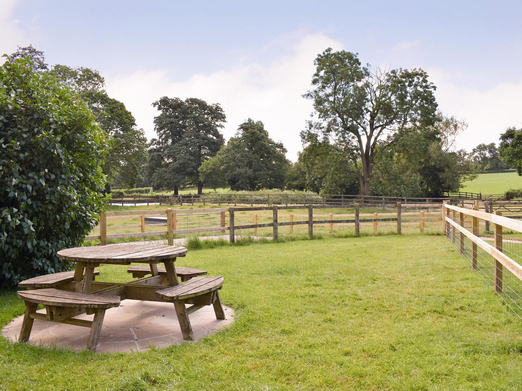 Churchill Cottage Wootton Glanville Exterior photo